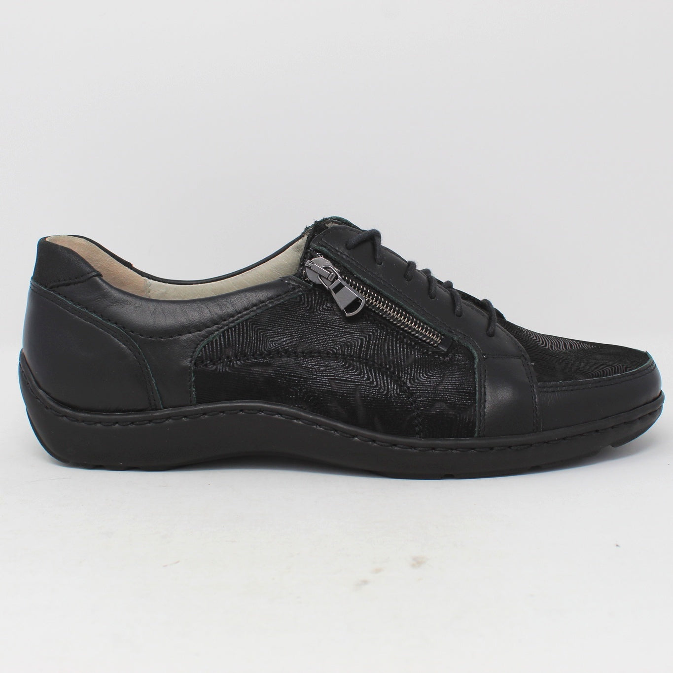 Henni Lace