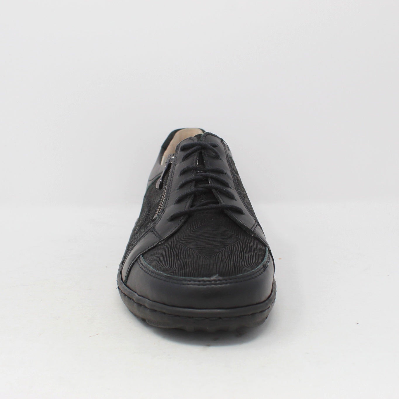 Henni Lace