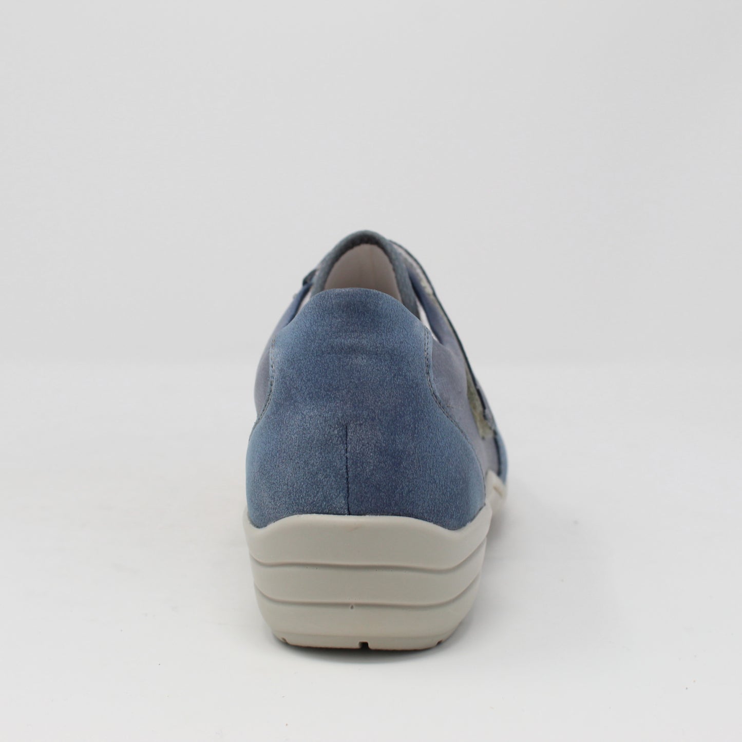 R7600