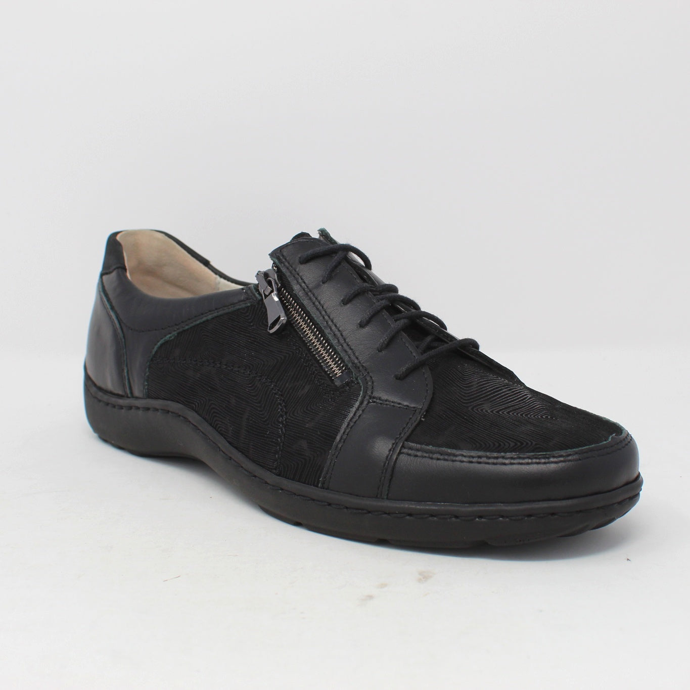 Henni Lace