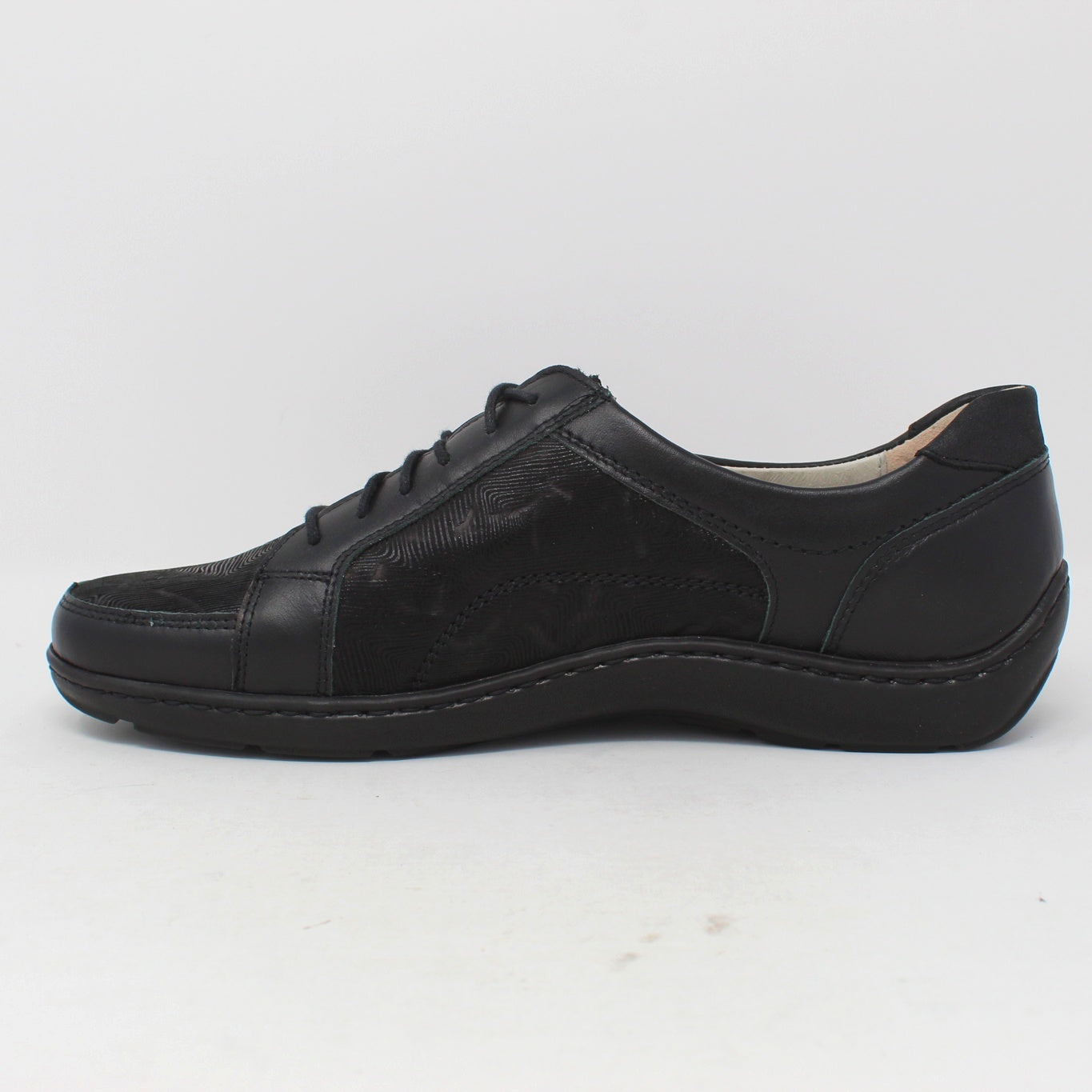 Henni Lace
