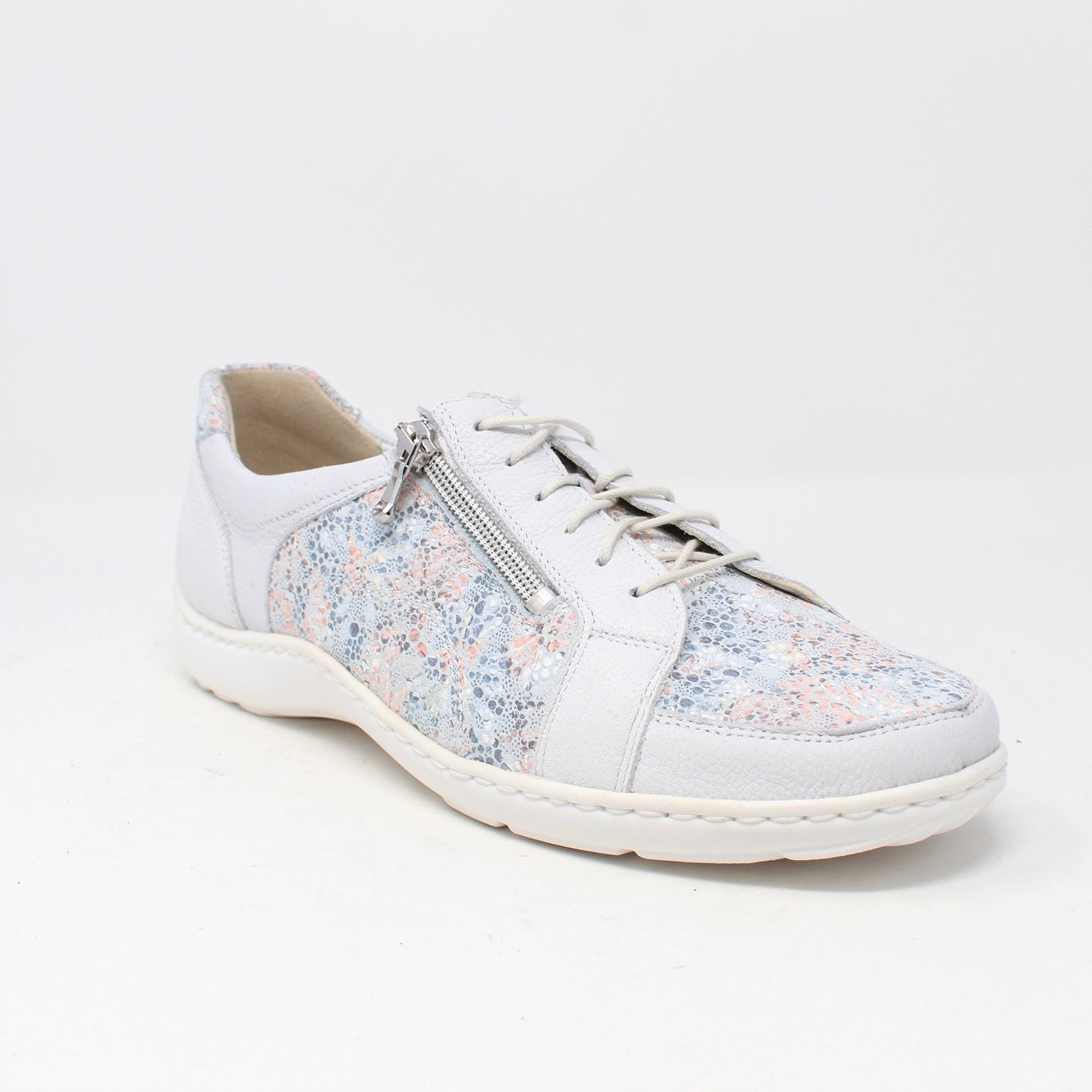 Henni Laced