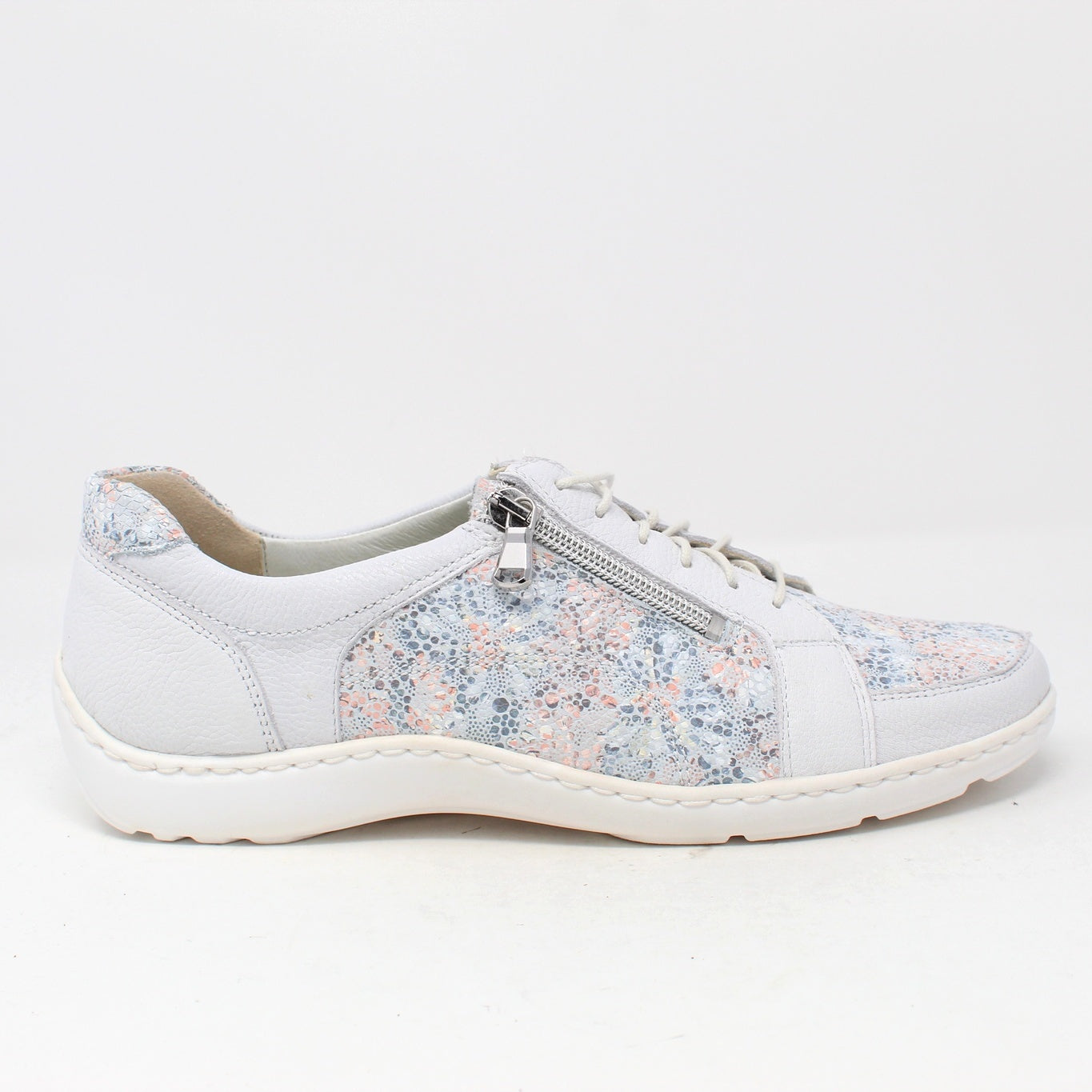 Henni Laced
